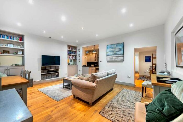 2 Bedroom Flat To Rent In Clanricarde Gardens, Notting Hill, W2