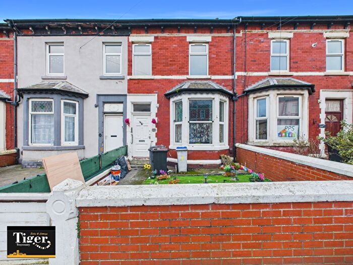 2 Bedroom Flat To Rent In Cheltenham Road, Blackpool, Lancashire, FY1