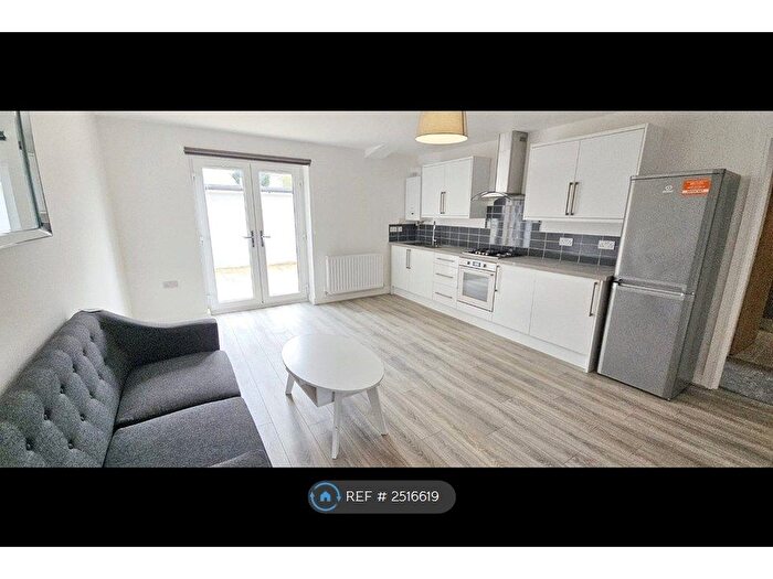 2 Bedroom Flat To Rent In Caerphilly Road, Cardiff, CF14