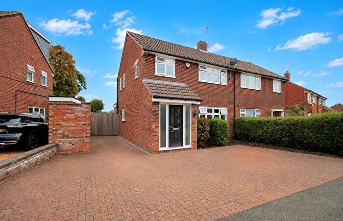 3 Bedroom Semi Detached House For Sale In Manor Road, Toddington, Dunstable, LU5