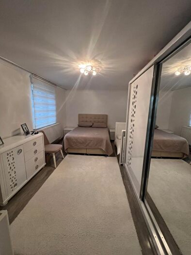 1 Bedroom Flat For Sale In Plowman Close, London, N18