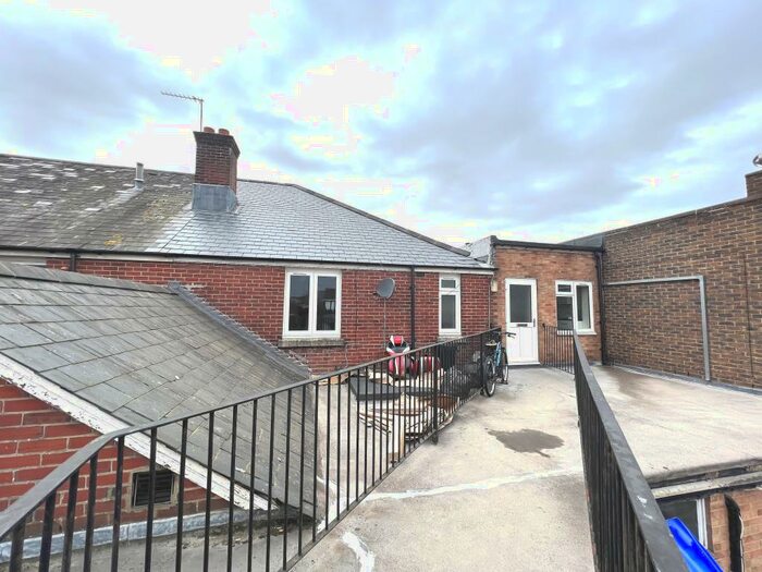 3 Bedroom Apartment To Rent In Testwood Lane, Totton, SO40