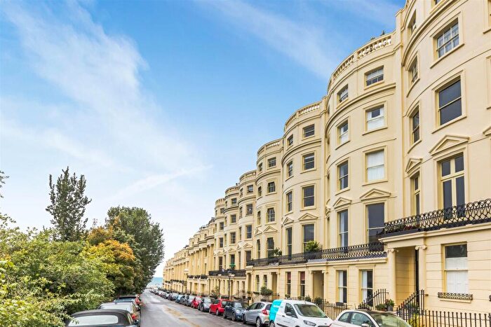 2 Bedroom Flat For Sale In Brunswick Square, Hove, BN3