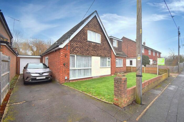 4 Bedroom Bungalow To Rent In Holly Road, Farnborough, Hampshire, GU14