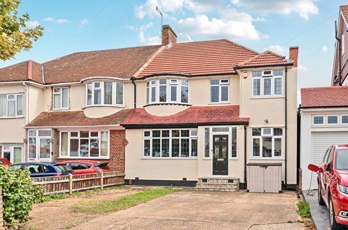 4 Bedroom Semi-detached House For Sale In Birchwood Avenue, Sidcup, DA14