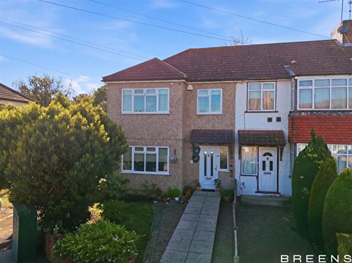 3 Bedroom End Of Terrace House For Sale In Aldridge Avenue, Enfield, EN3