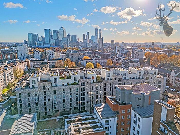 2 Bedroom Flat For Sale In Cornhill House, Bow, E3