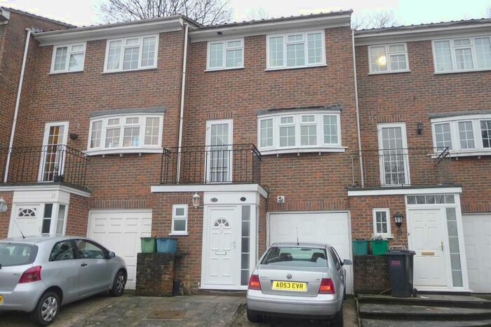 3 Bedroom Town House To Rent In Hillview Close, Purley, CR8