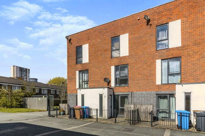 3 Bedroom House To Rent In Radclyffe Mews, Salford, M5