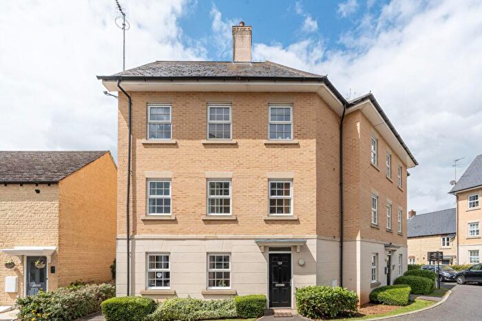 2 Bedroom Apartment For Sale In Boundary Lane, Carterton, OX18