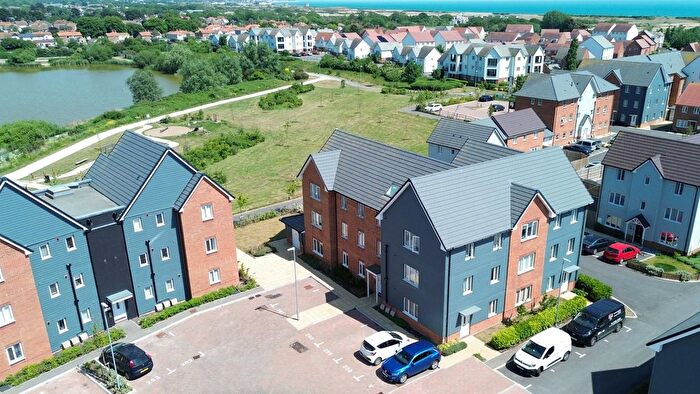 2 Bedroom Flat For Sale In Hopkins Way, Hythe, Kent, CT21