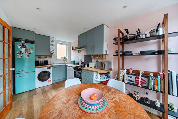 2 Bedroom Flat For Sale In Byworth Walk, London, N19