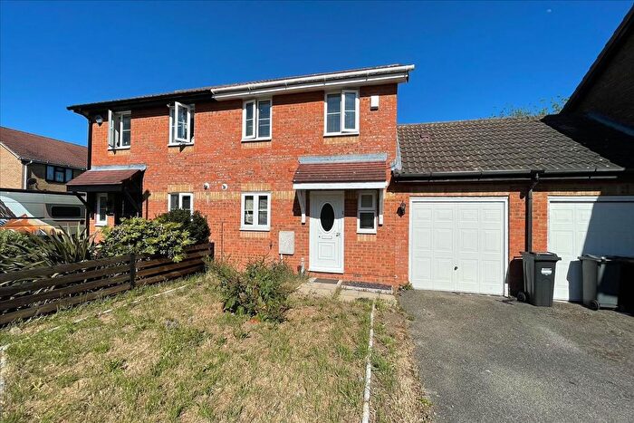 3 Bedroom Semi-Detached House For Sale In Nine Elms Close, Feltham, Middlesex, TW14