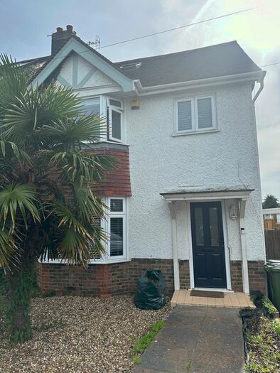 5 Bedroom Semi-Detached House To Rent In Maple Gardens, Hove, BN3