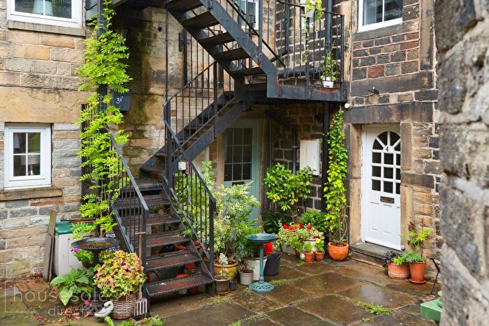 2 Bedroom Flat For Sale In Springhill Place Wilsden, Bradford, BD15
