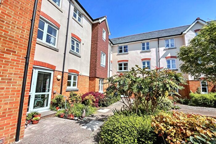 2 Bedroom Flat For Sale In Fordingbridge, SP6