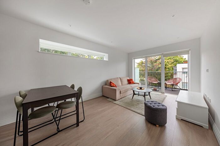 2 Bedroom Flat For Sale In Filmworks Walk, London, W5