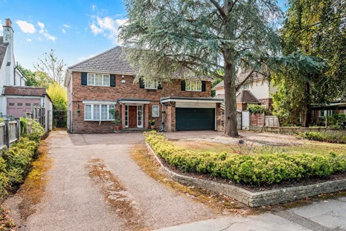 5 Bedroom Detached House For Sale In Longdown Lane North, Epsom, KT17