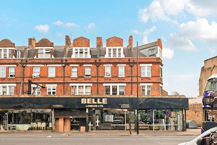 2 Bedroom Flat To Rent In Camberwell Road, London, SE5