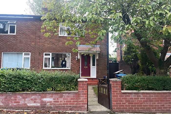 2 Bedroom Semi-detached House For Sale In Windermere Avenue, Atherton, M46