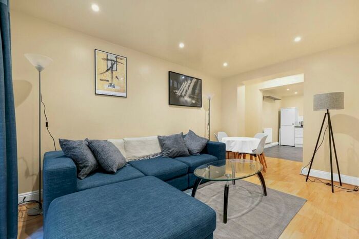 3 Bedroom Apartment To Rent In Clerkenwell Road, EC1M