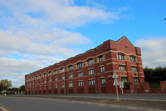 2 Bedroom Flat To Rent In Inchinnan Court, Paisley, Renfrewshire, PA3