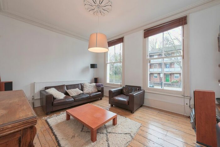 2 Bedroom Maisonette To Rent In Queen Margarets Grove, London, N1