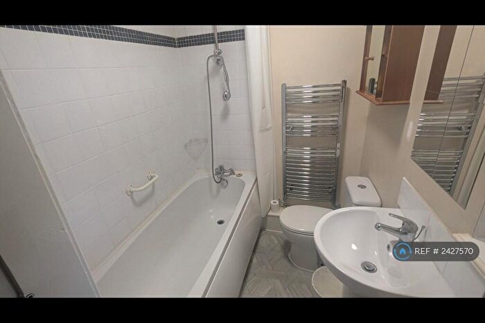 1 Bedroom Flat To Rent In Bradford Road, Cleckheaton, BD19