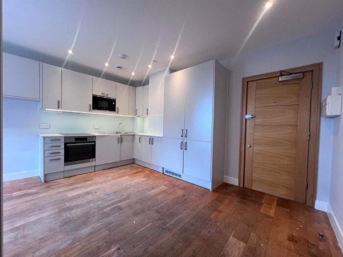 1 Bedroom Property To Rent In High Street, Feltham, TW13