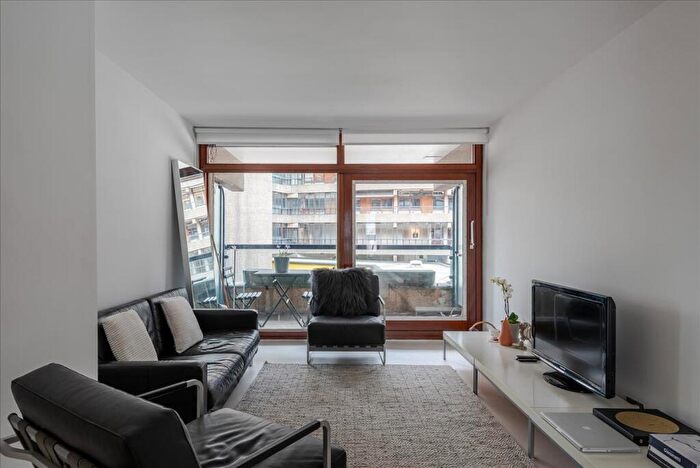 1 Bedroom Apartment To Rent In Ben Jonson House, Barbican, London, EC2Y