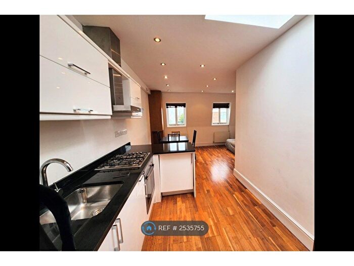 1 Bedroom Flat To Rent In Hoxton Street, London, N1