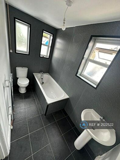 3 Bedroom Flat To Rent In Green Street, London, E7