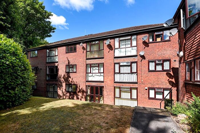 2 Bedroom Flat For Sale In Kaybridge Close, High Wycombe, HP13