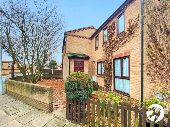 3 Bedroom Semi-Detached House To Rent In Courtland Grove, Thamesmead SE28