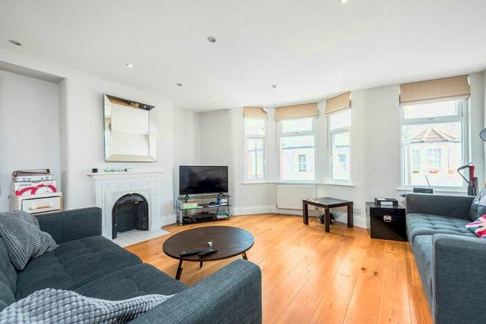 3 Bedroom Flat To Rent In Querrin Street, London, SW6