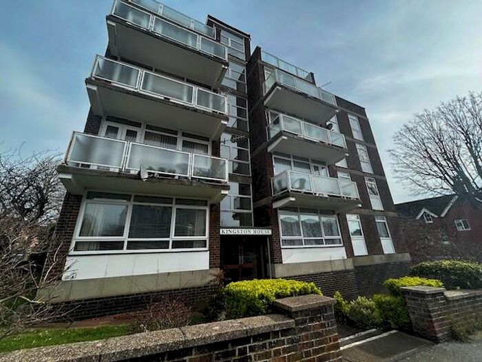 3 Bedroom Flat To Rent In St Annes Road, Eastbourne, BN21