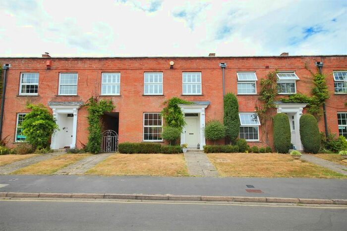 3 Bedroom Terraced House To Rent In Wykeham Place, Lymington, SO41