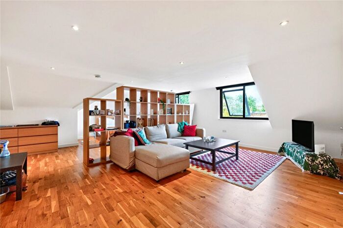 Studio To Rent In St. Helens Gardens, London, W10