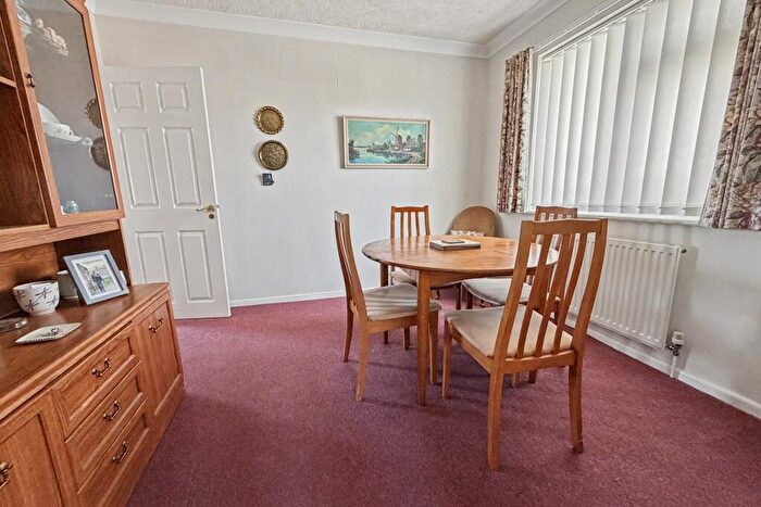 3 Bedroom Detached Bungalow For Sale In Carey, BH20 - Photo 4