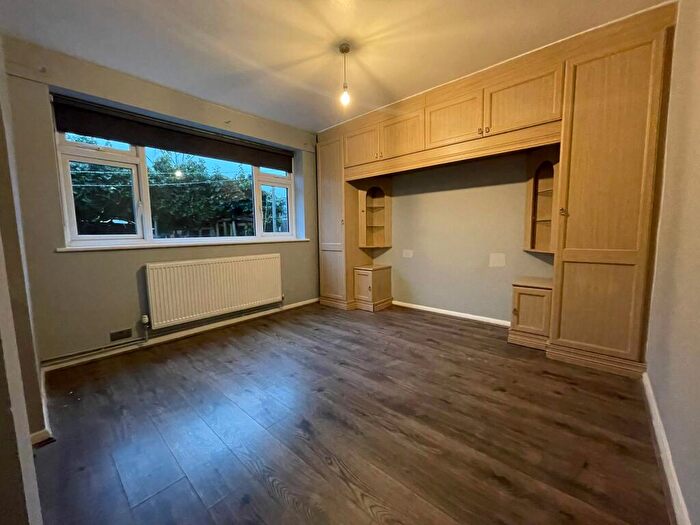 3 Bedroom Flat To Rent In Peel Road, South Woodford, E18