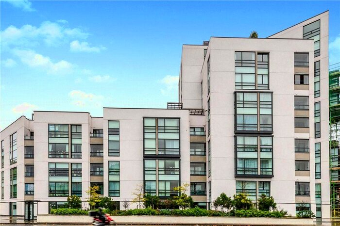 2 Bedroom Flat To Rent In Holland Park Avenue, London, W11