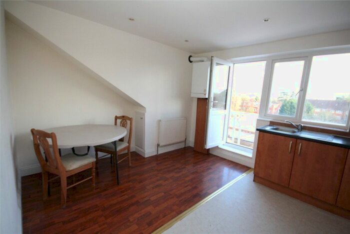 1 Bedroom Flat To Rent In Uxbridge Road, Pinner, Middlesex, HA5