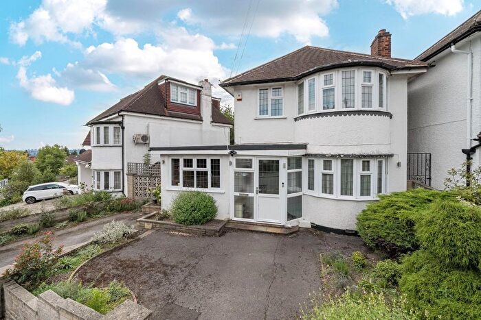3 Bedroom Detached House For Sale In Tretawn Gardens, Mill Hill, NW7