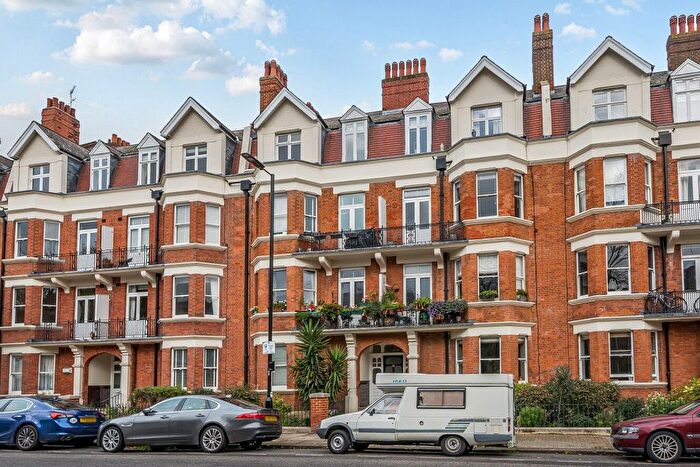 3 Bedroom Property For Sale In Delaware Road, London, W9