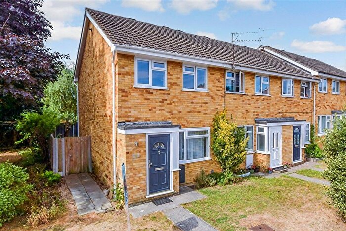 2 Bedroom End Terrace House For Sale In Bargrove Road, Vinters Park, Maidstone, Kent, ME14