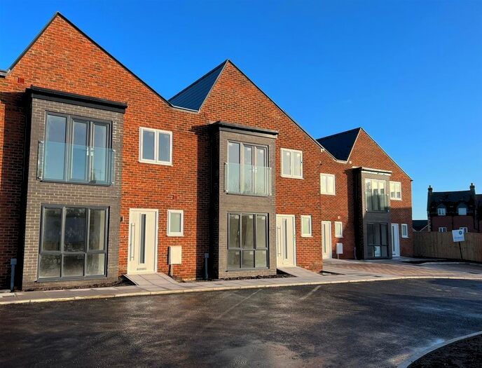 3 Bedroom Semi-Detached House For Sale In Meadowlands Close, Westmead Lane, Chippenham, SN15