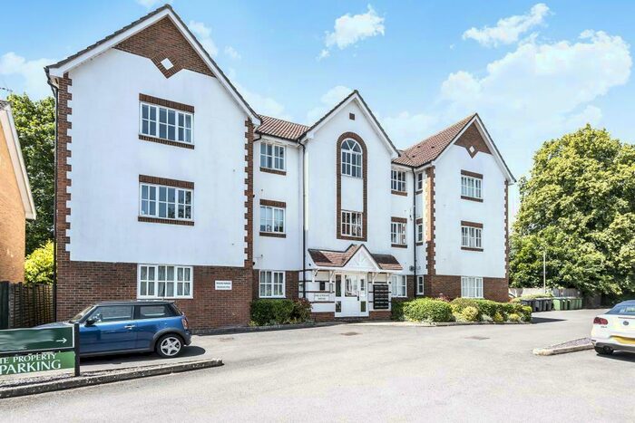 2 Bedroom Apartment To Rent In Newbury, Berkshire, RG14