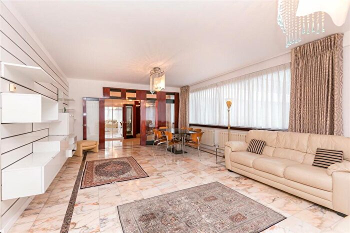 4 Bedroom Apartment To Rent In London House, Avenue Road, St Johns Wood, NW8