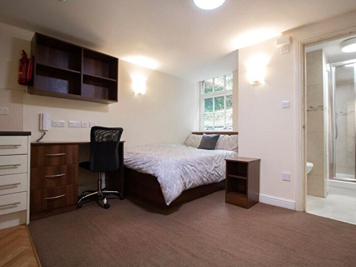 Apartment To Rent In Apt, Springfield Mount #, LS2