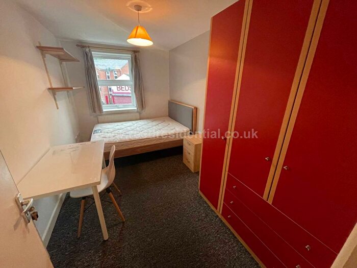 4 Bedroom Flat To Rent In Castle Boulevard, Lenton, England, NG7